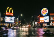 Nagy visszatérések versenye a gyorskaja piacon: Burger King vs. McDonald’s